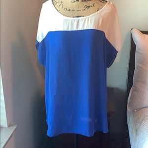 ***Last Chance*** White & Blue Top